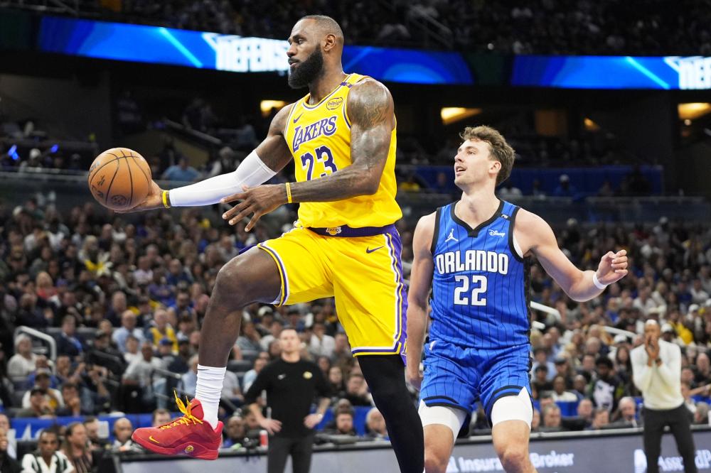 与西蒙斯及 与西蒙斯及