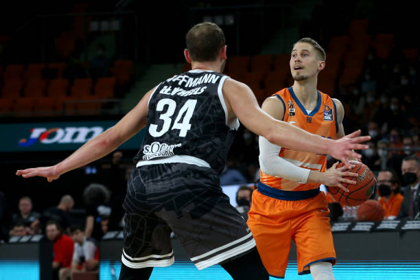 纳乔估值的 纳乔估值的