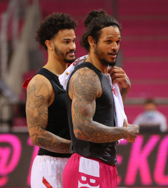 路高歌猛进 路高歌猛进